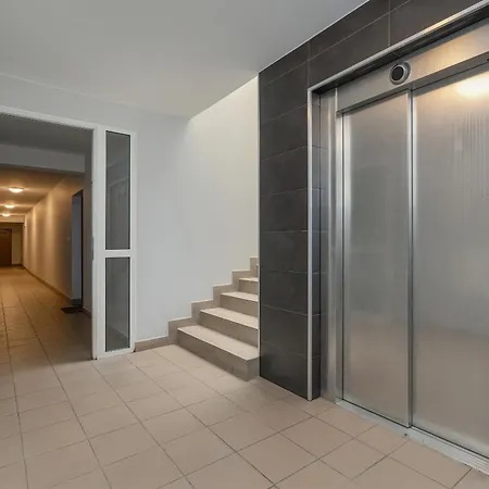 Spacious Ideal For Families By Renters *